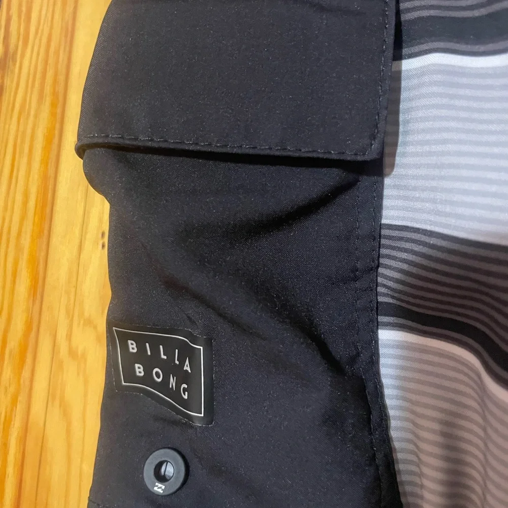 Billabong Men's Black and Gray Swim Shorts Size S